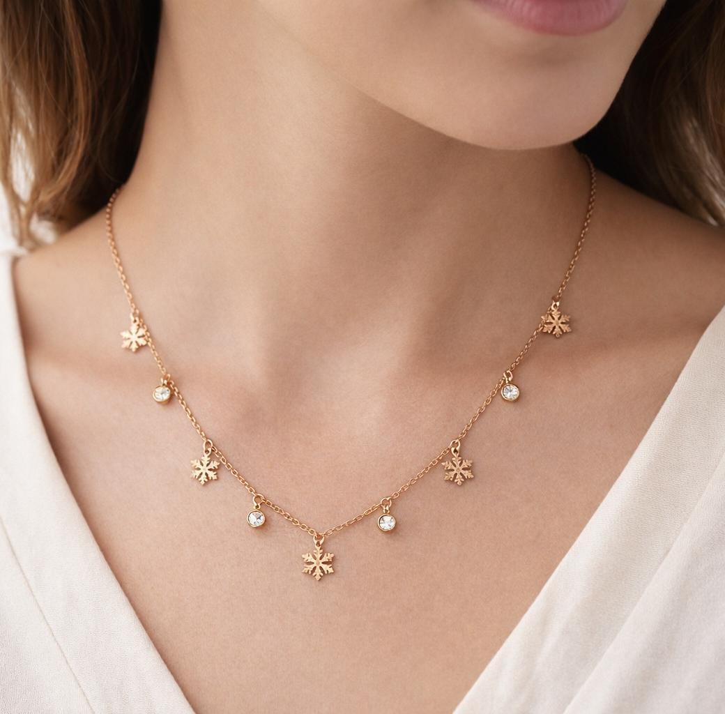 Snoeflake Charm Necklace